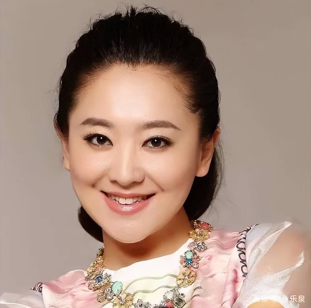 还记得小时候的"月亮姐姐"吗?39岁高龄生子,被富商宠人生赢家