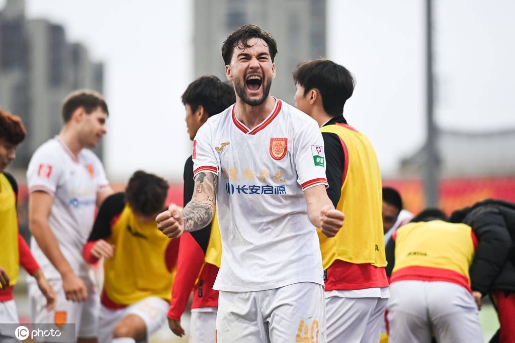 雄起！1264天后铜梁龙冲超成功 重庆足球重返顶级联赛