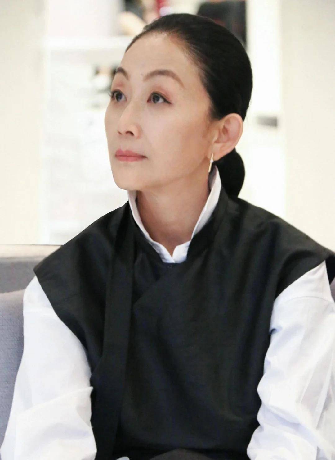 61岁陈瑾未婚未育直呼每天很绝望害怕自己生病不敢指望任何人