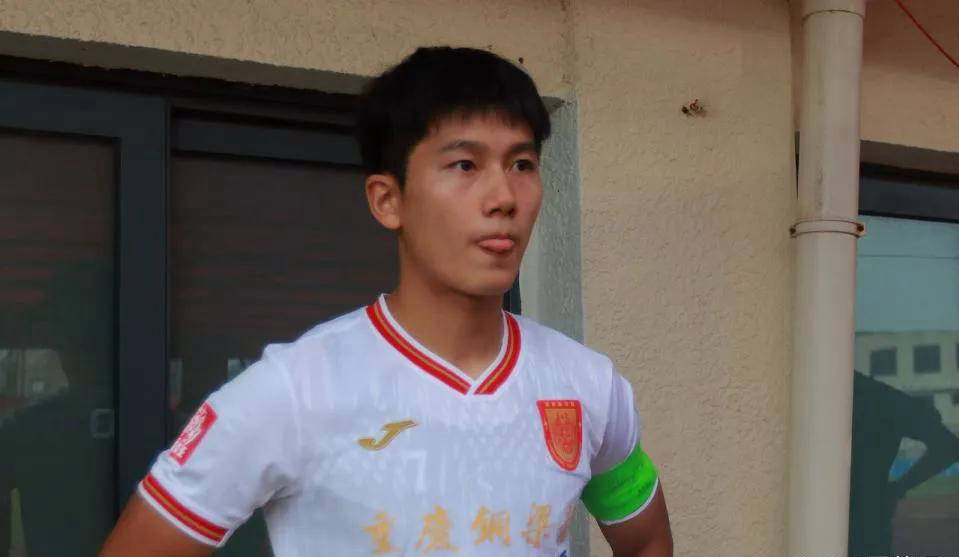 21岁国足新星成功带队冲超，两连冠中甲金靴并轰出33球