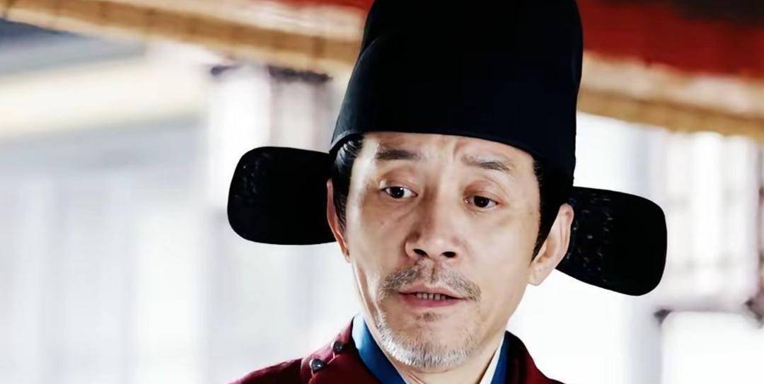 江珊田小洁还有女儿现身机场,走的稀稀拉拉生怕别人发现,太低调