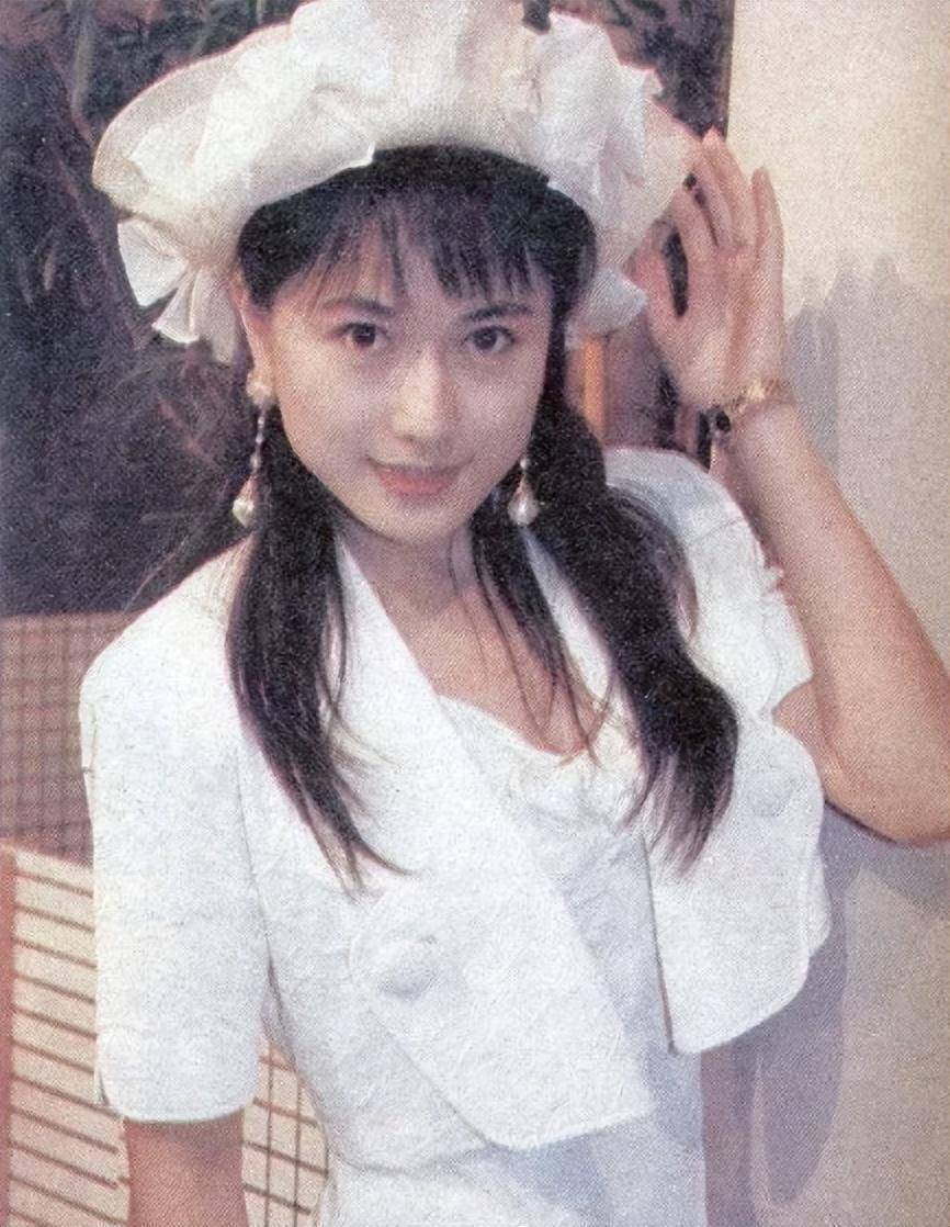 离婚25年后,戈伟如独自带娃似少女,而林志隆儿女双全幸福美满