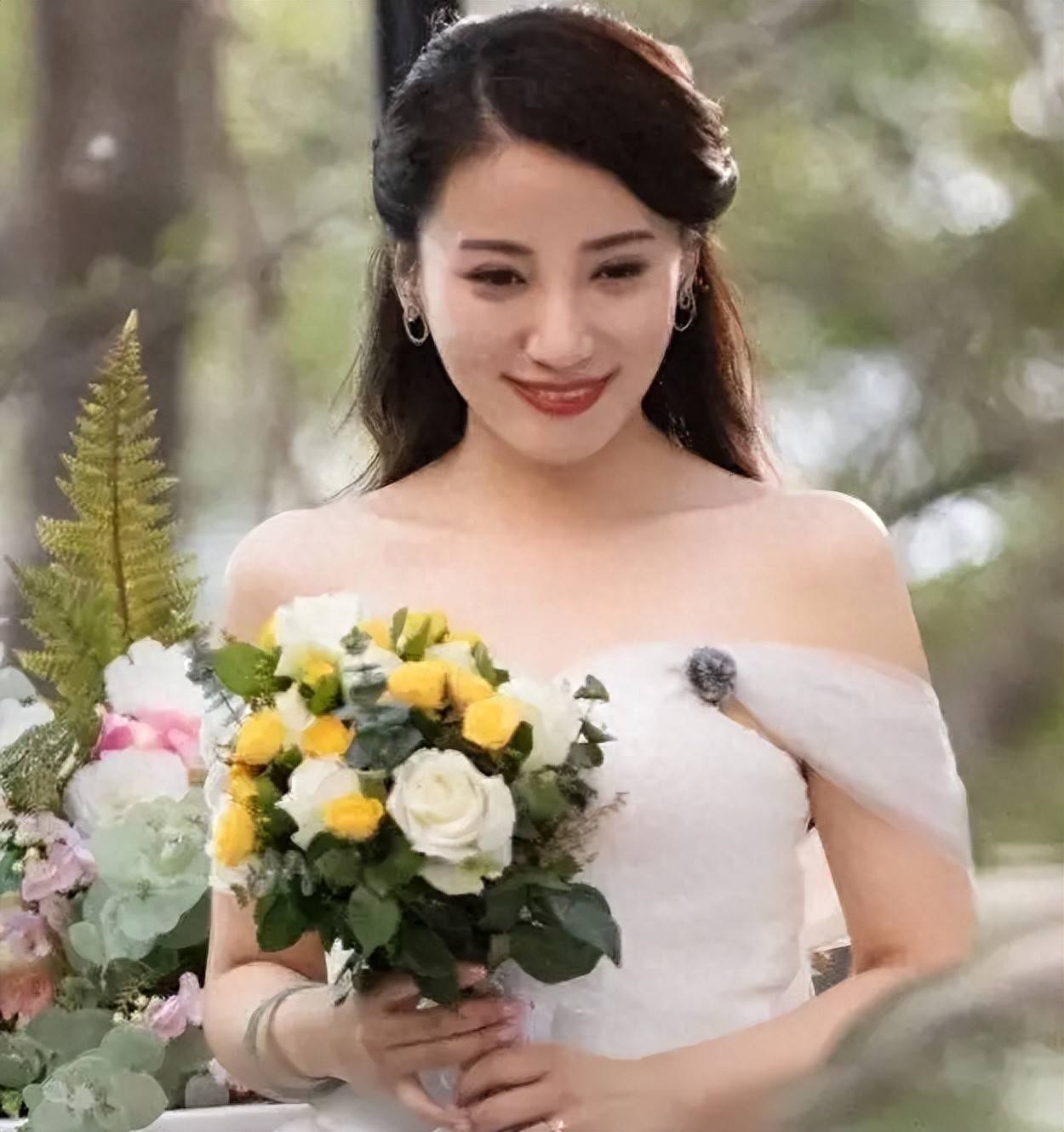 娱圈奇葩女星不吃米20年,亲哥不婚不育陪伴,是节食还是恩爱