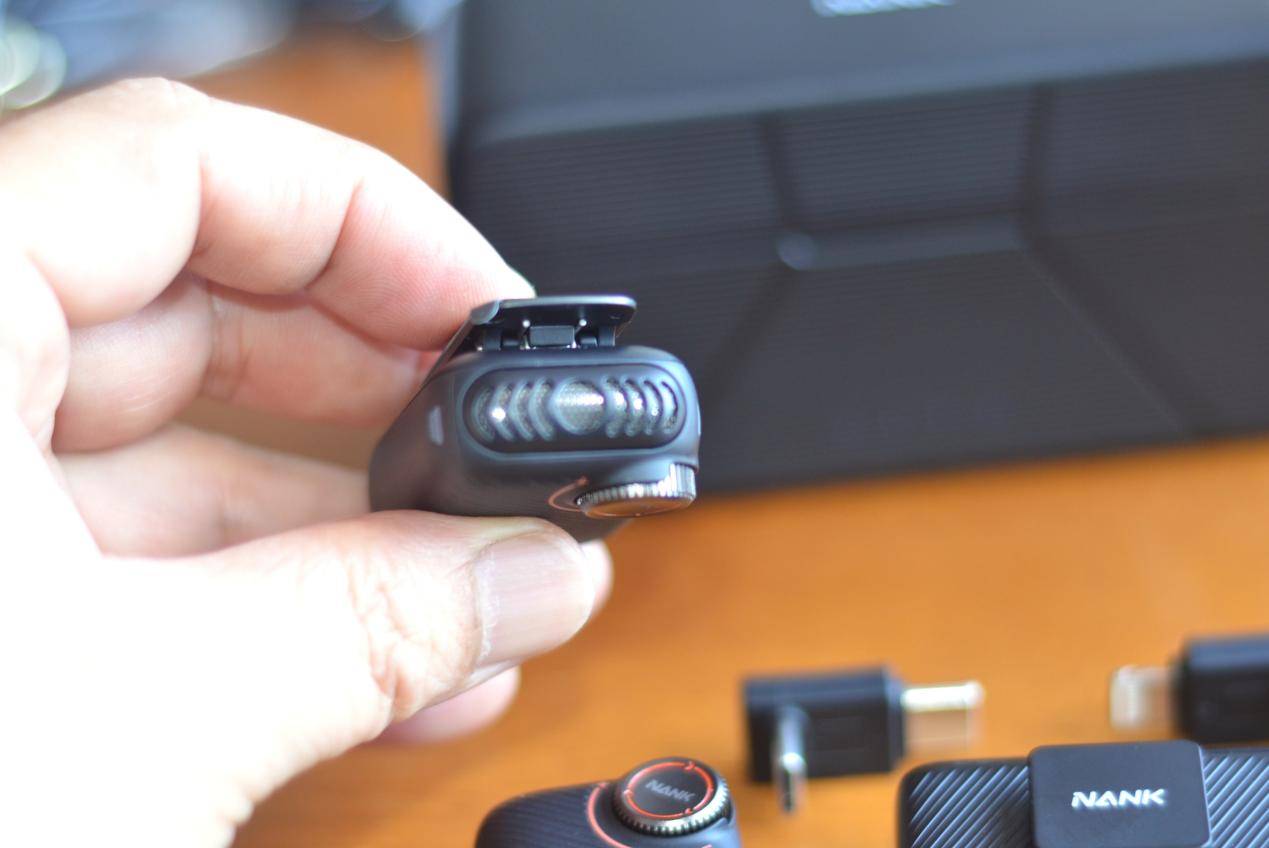 专业音质、稳定传声、智能操控集一身,南卡Qmic领夹麦克风专业全能