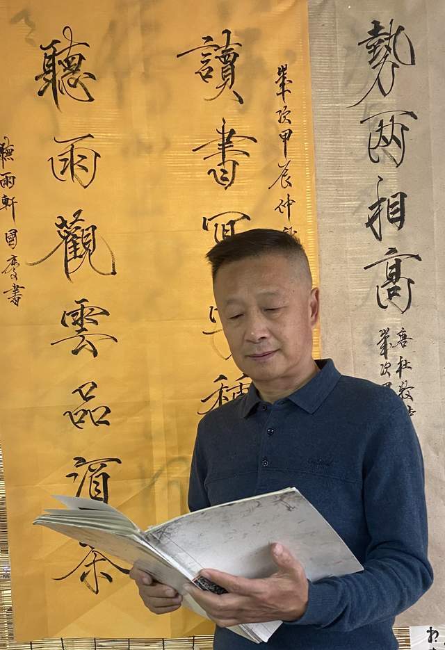 而在当今书坛,他的"瘦金体"书法值得欣赏.李国庆为人温和,博雅多才