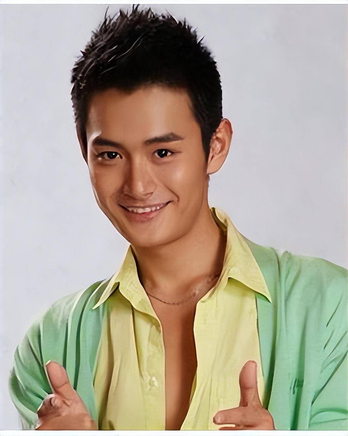 王雨:因为长得太帅,老婆倒追五年才得手,婚后两人的