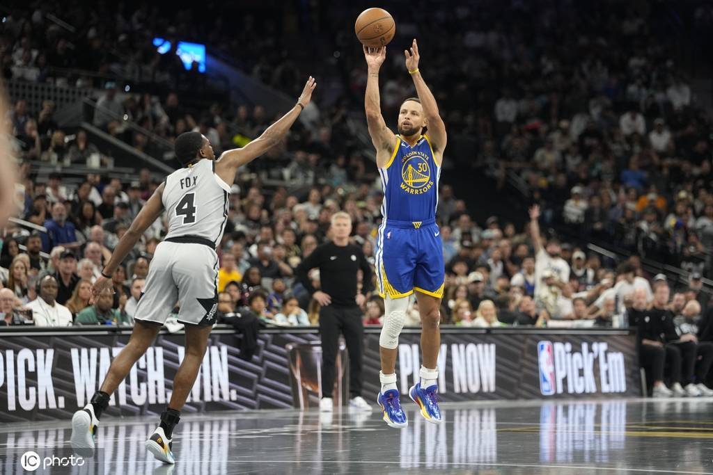 库里砍49分文班26+12+4 勇士力克马刺NBA杯迎首胜