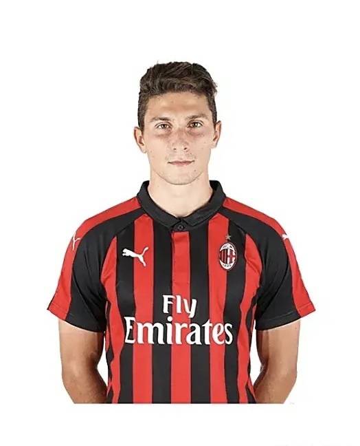 意甲：31岁的前米兰后卫卡尔达拉宣布退役，发文称很自豪曾经是米兰队的一员