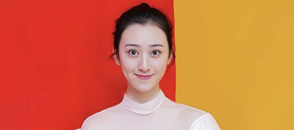 她的扮演者张娇娇,当时还是个带着婴儿肥的可爱童星