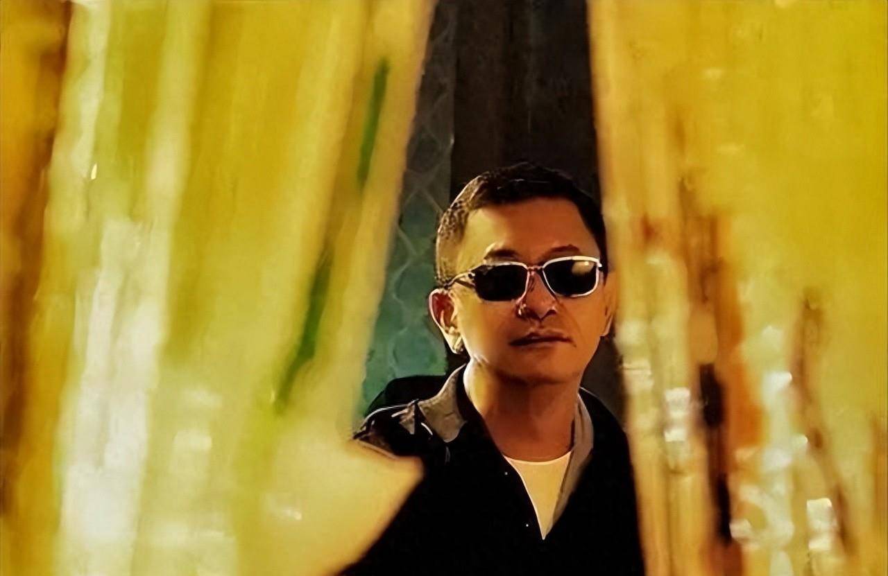 王家卫持续被扒!当年《东邪西毒》30人嫖娼被抓,事后推锅临时工