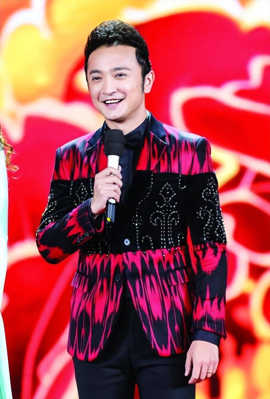 小尼:婚姻不顺而事业顺,婚后十年被父母催生,离婚传言沸沸扬扬