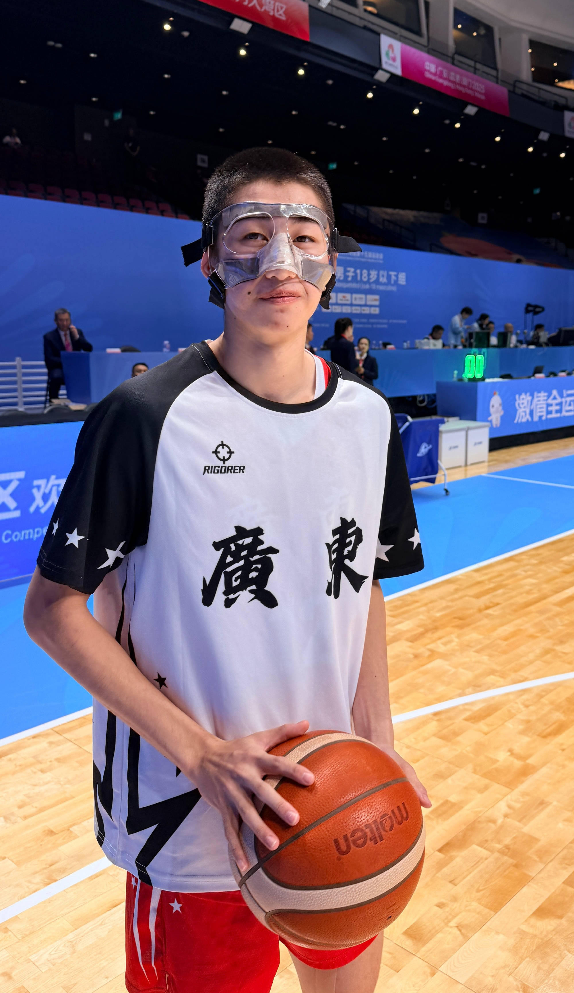 杜锋很开心盛赞两小将