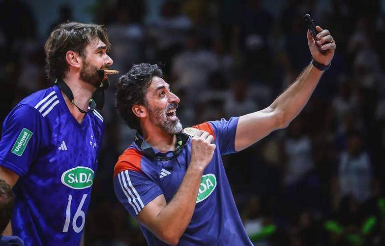 阿尔弗雷多・雅尔丁球场的巴甲对决:尤文图德迎战克鲁塞罗