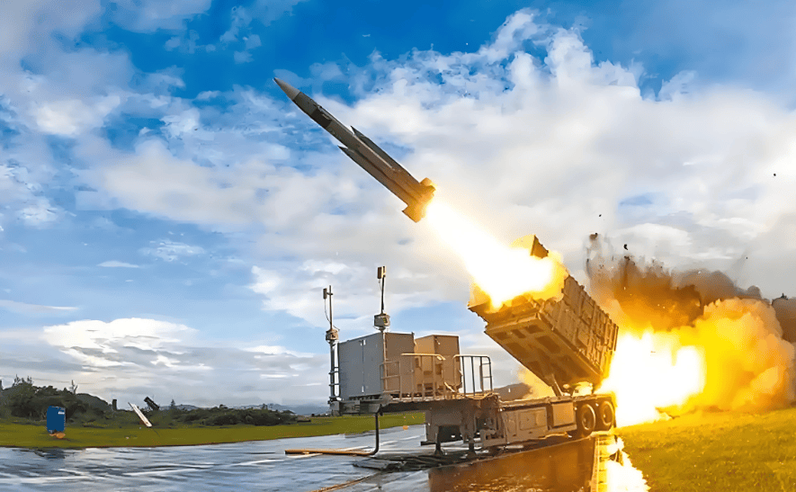 中国国产新型战机实弹测试曝光，隐身战机遇空前挑战，美国需警惕