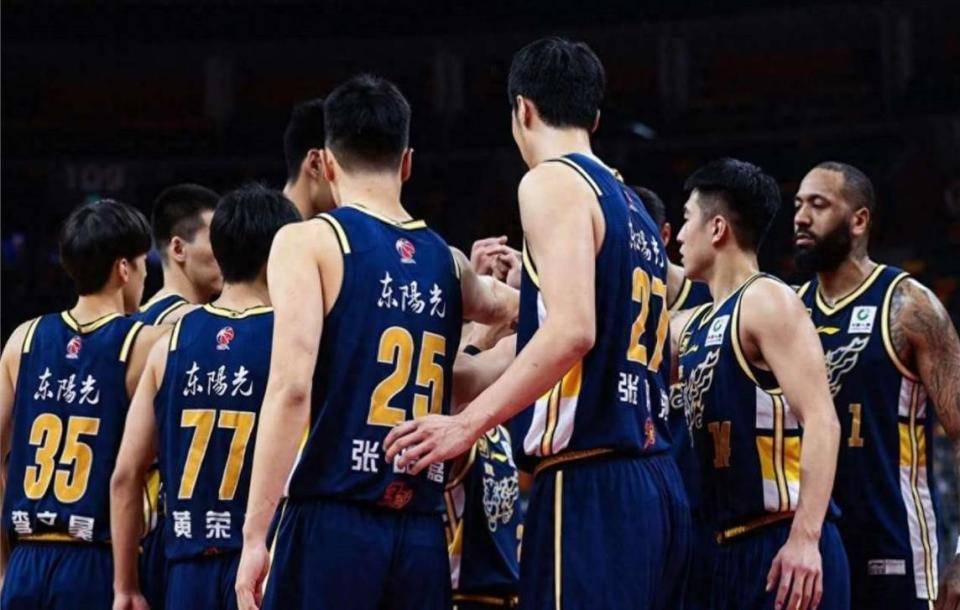 胖成球！广东旧将身材发福明显 腿粗肚子圆 杜锋给过他机会