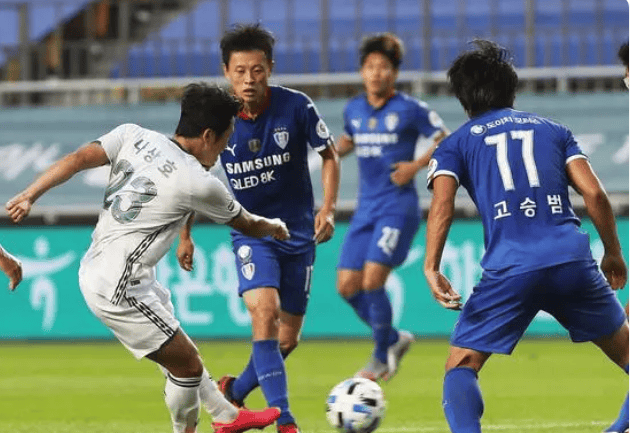 在亚冠小组赛G组的第三轮比赛中，山东泰山客场挑