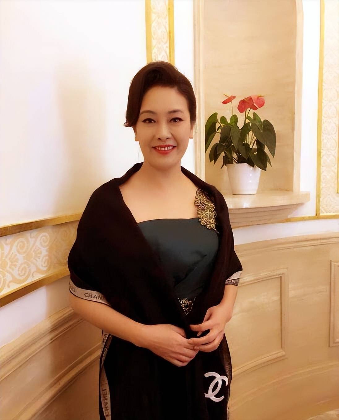 荧屏坏女人贾妮哥哥早逝留下心痛她赌气结婚赌来了幸福
