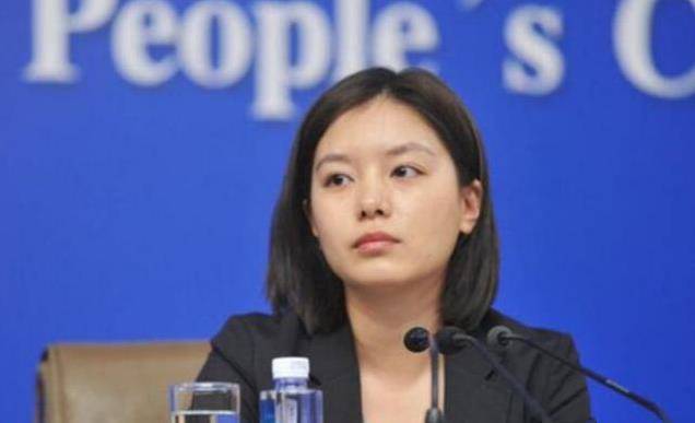 最美女翻译官：外交部冰美人生活照亮相，魅力十足引关注