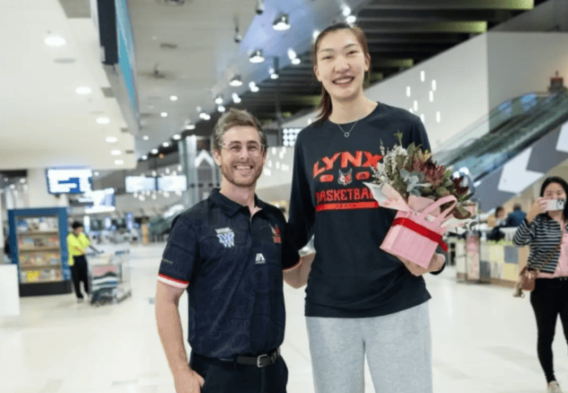 喜从天降！女篮 3 大主力留洋，都是千万年薪，韩旭最开心