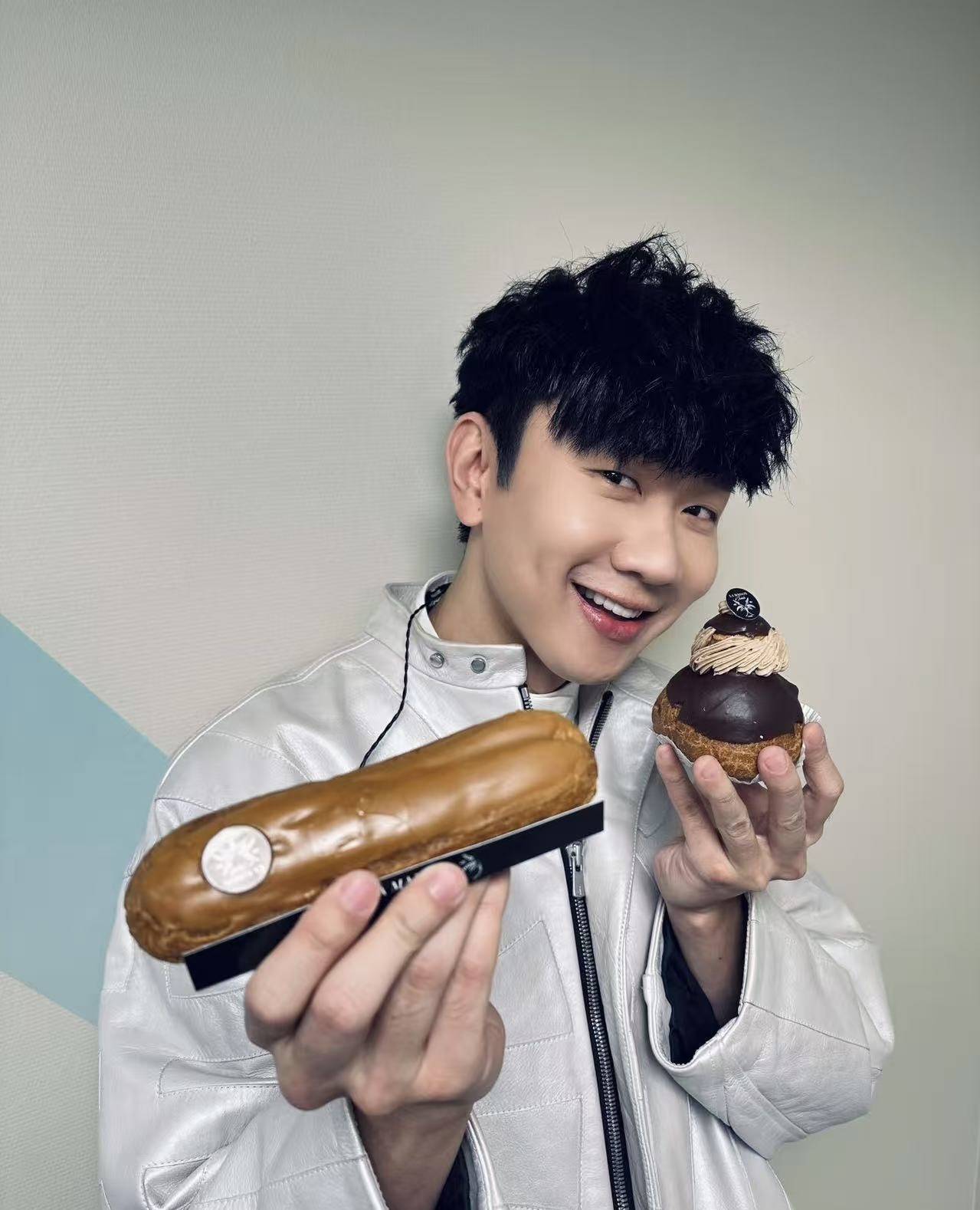 林俊杰公开恋情,女友真实身份引发全网热议