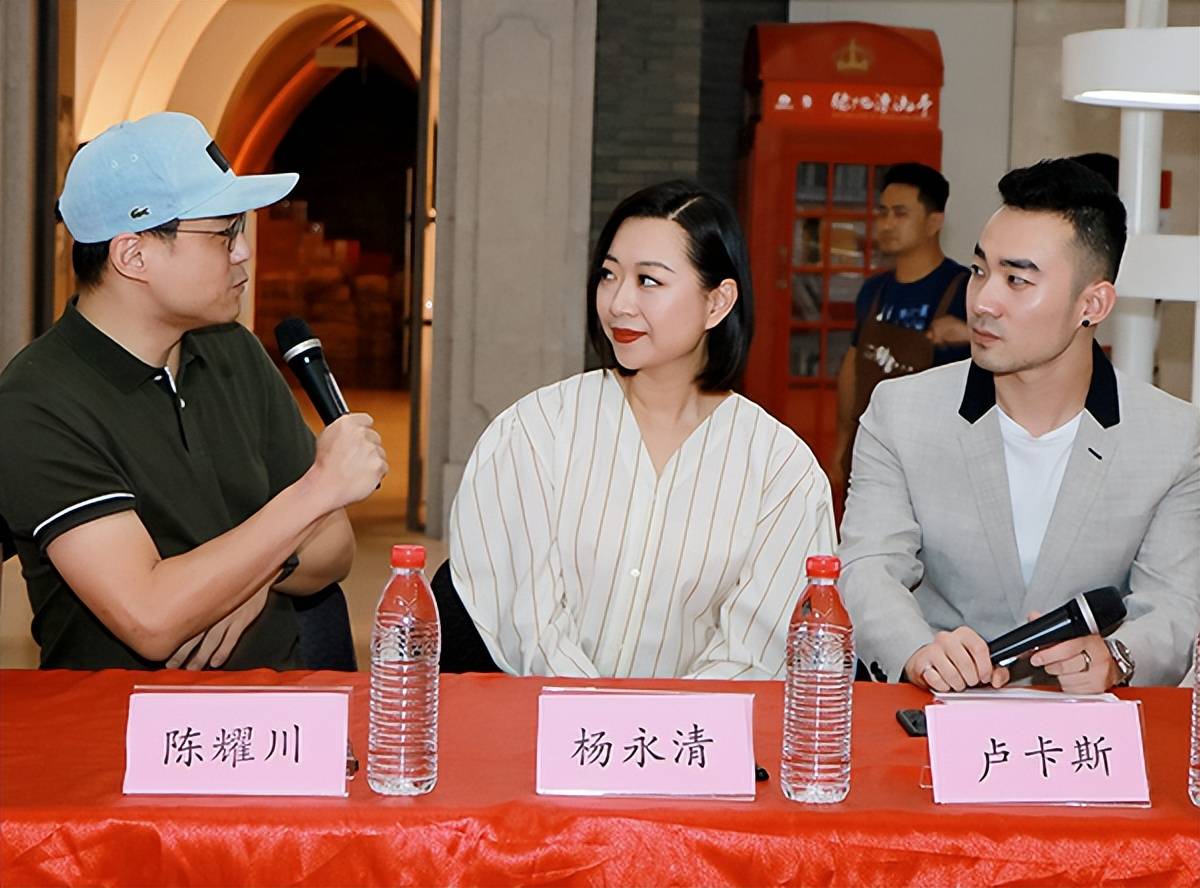 上海知名女主持杨永清近况!41岁白发丛生,女儿和她共用一张脸