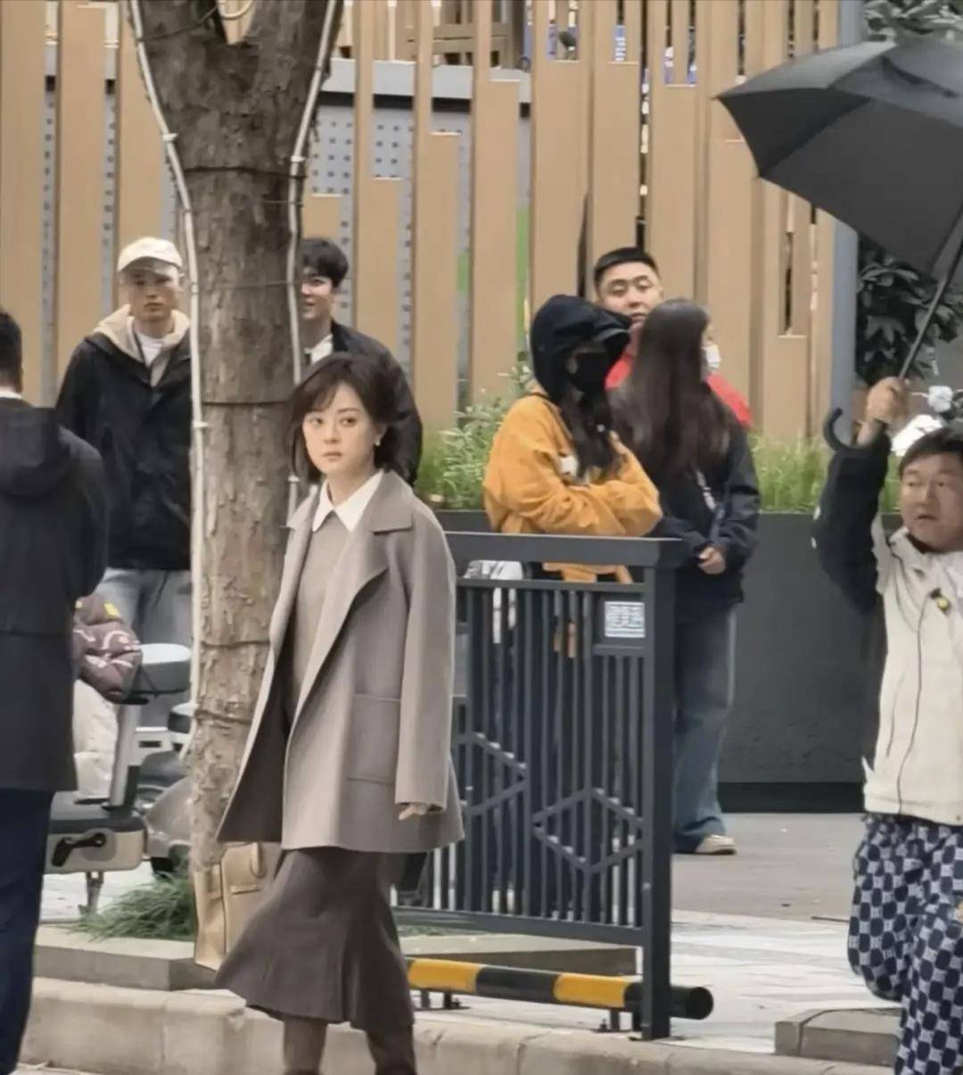 孙俪无锡拍戏被偶遇本人娇小玲珑又瘦又美比电视上还好看
