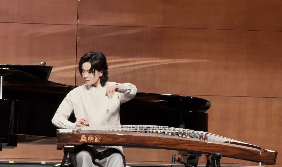 刘乐音乐会演奏《醉太平》所用古筝为桐韵【繁花】及系列古筝