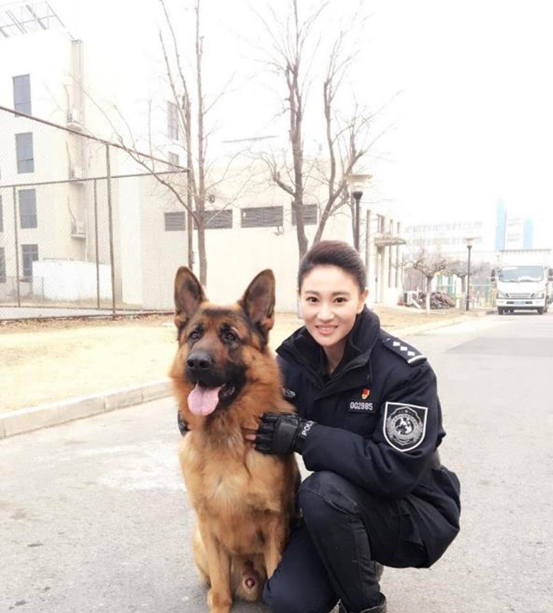 侯梦莎搬离婆家和毛毅带女儿到杭州定居婆婆不舍孙女哭着告别