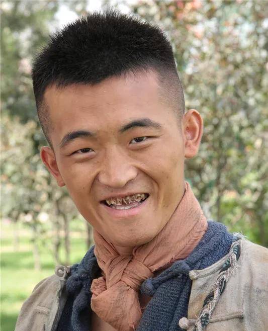 《扫黑风暴》最"丑"的配角,朋友圈却全都是大咖