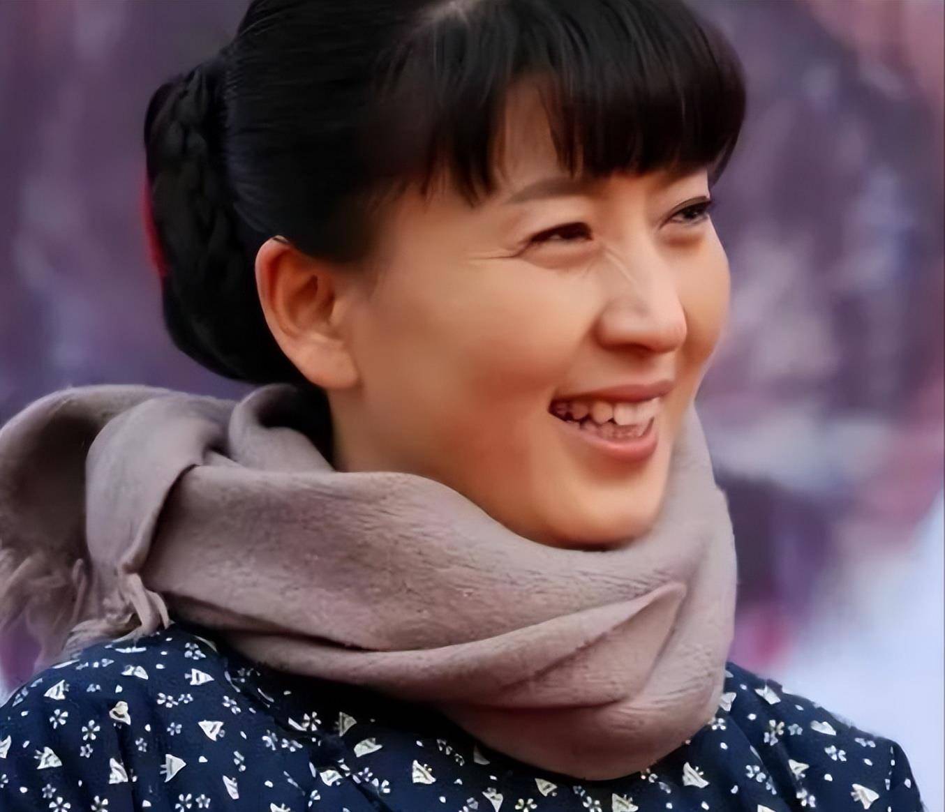 养儿也不防老,53岁闫学晶现状曝光,给广大中年女性敲响"警钟"