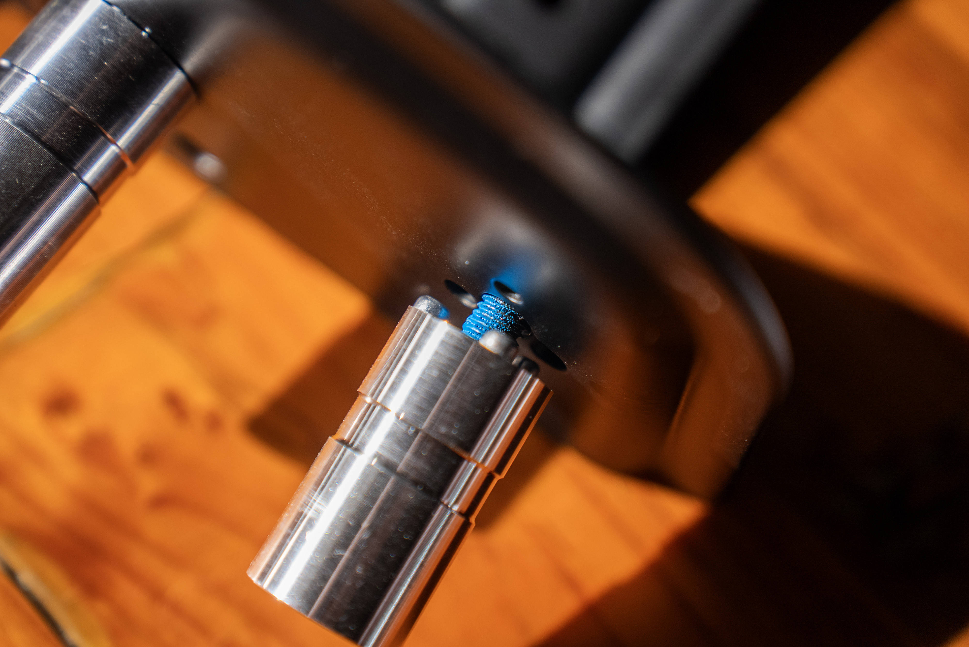 显示器标配底座太矮又太占桌面空间？北弧显示器支架了解一下