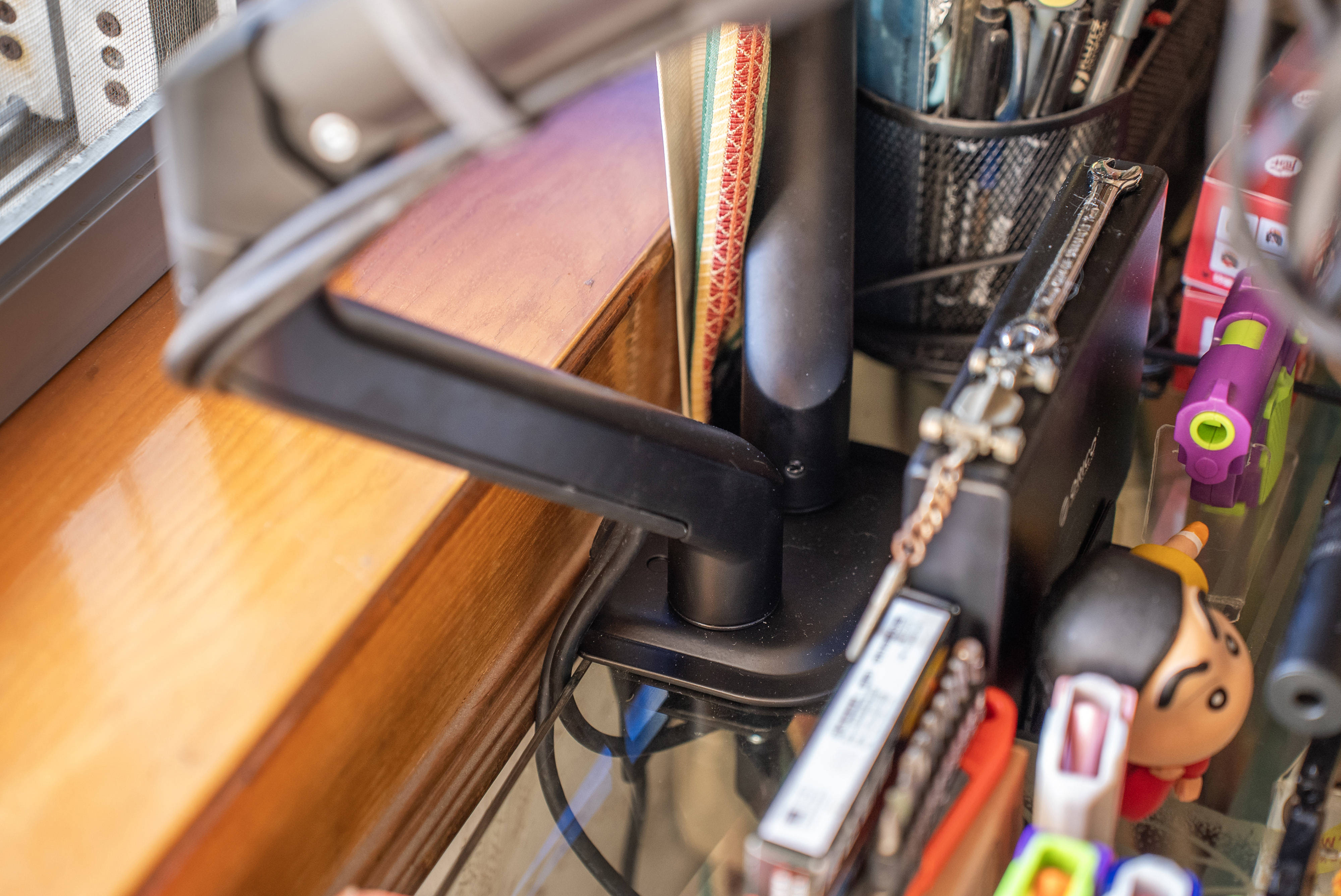 显示器标配底座太矮又太占桌面空间？北弧显示器支架了解一下