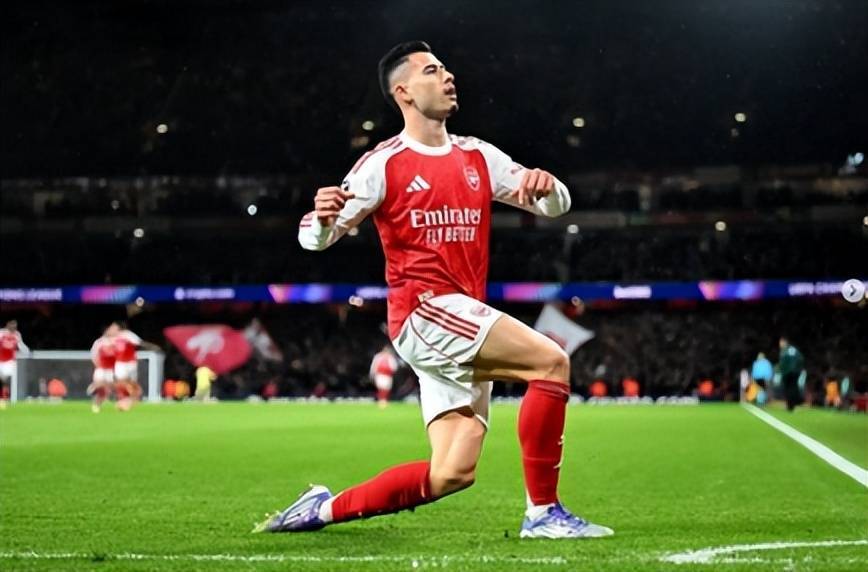 5战全胜登顶!阿森纳3-1力克拜仁,诺伊尔狂奔半场出击被过+丢球