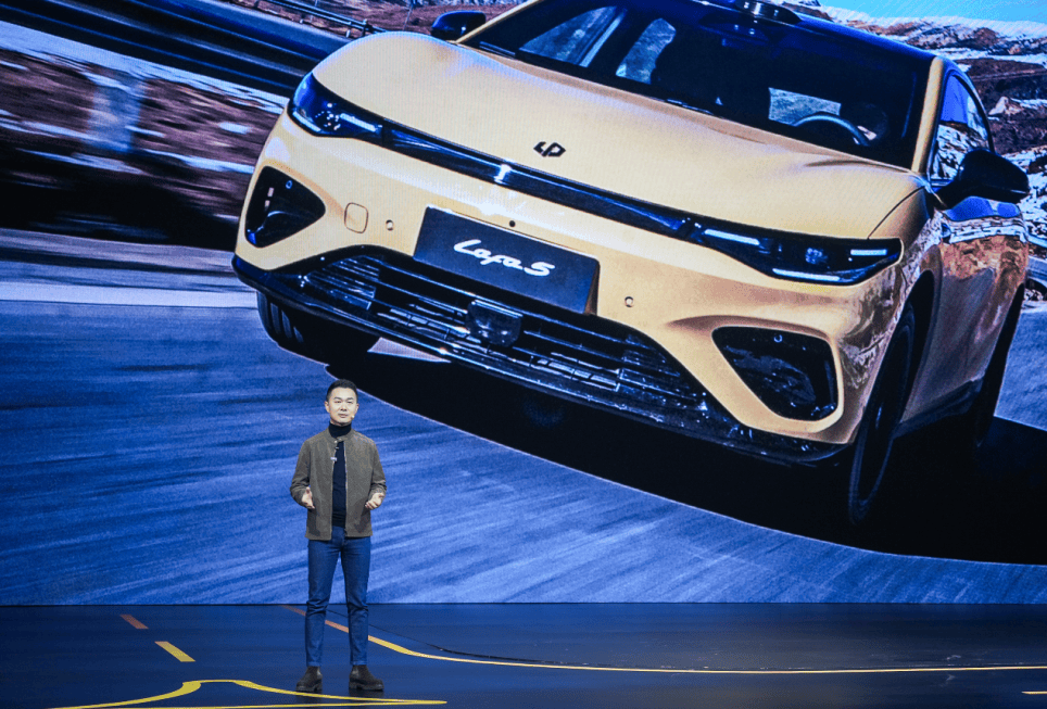 重塑10万级年轻出行价值标杆 零跑Lafa5上市限时惊喜价9.28万起-锋巢网