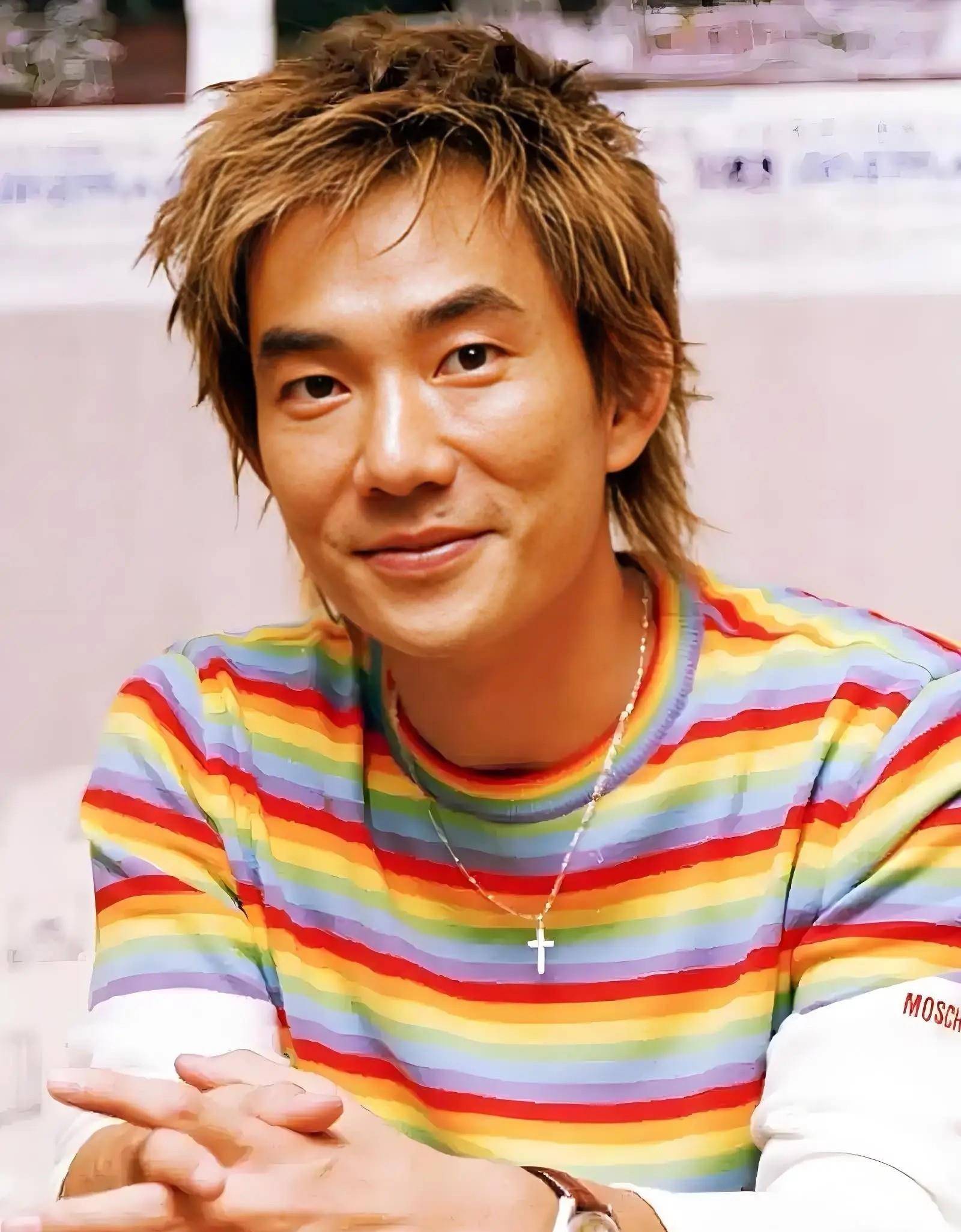 59岁任贤齐变样:头发花白,满脸褶子又黑又老,一代男神也落寞了