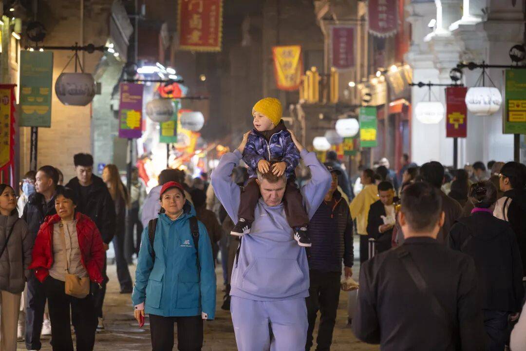 来华海外游客暴增，带来的远不只是旅游收入-华闻时空