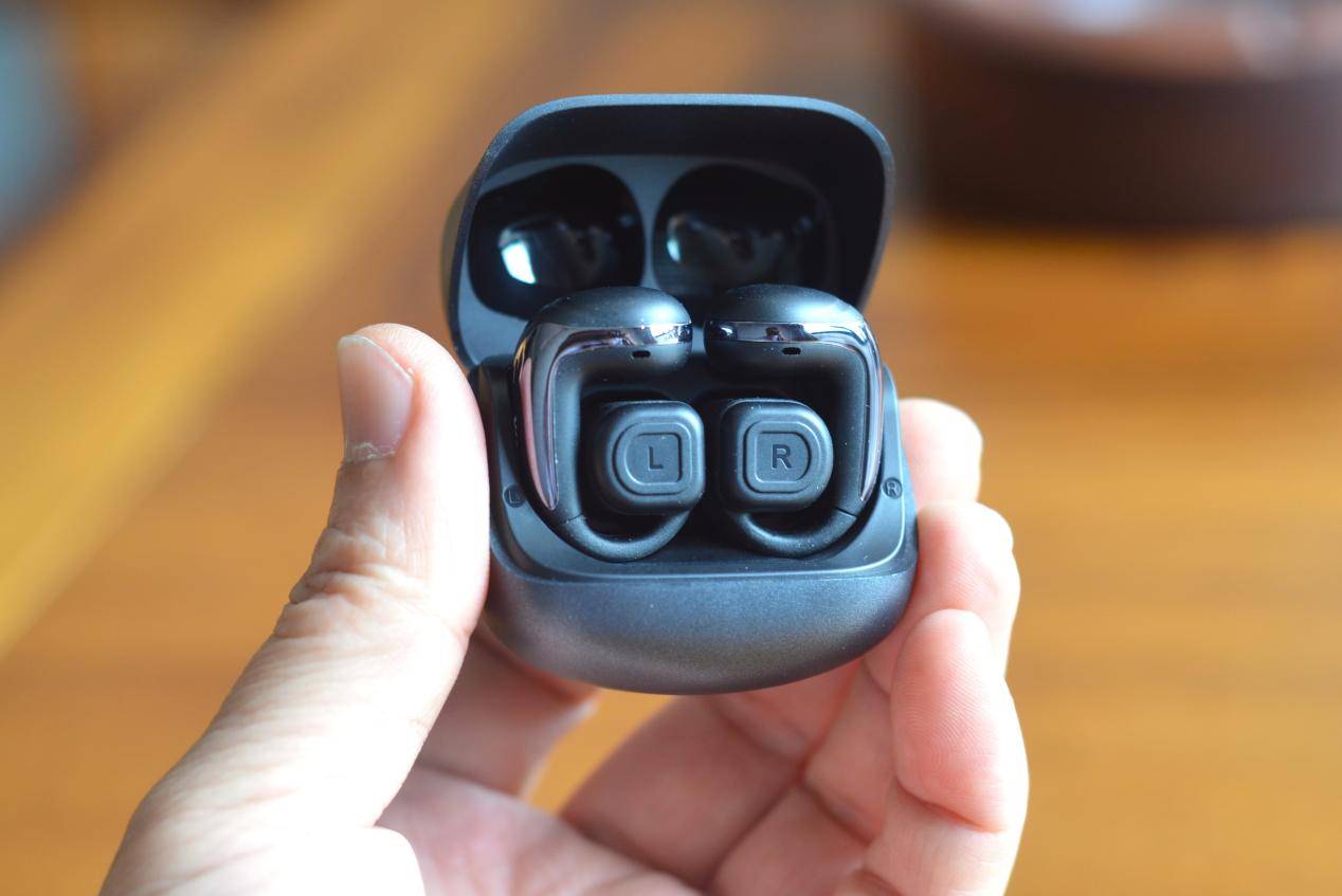 百元级耳机卷王来了，千元级音质的西圣Plume耳夹式耳机