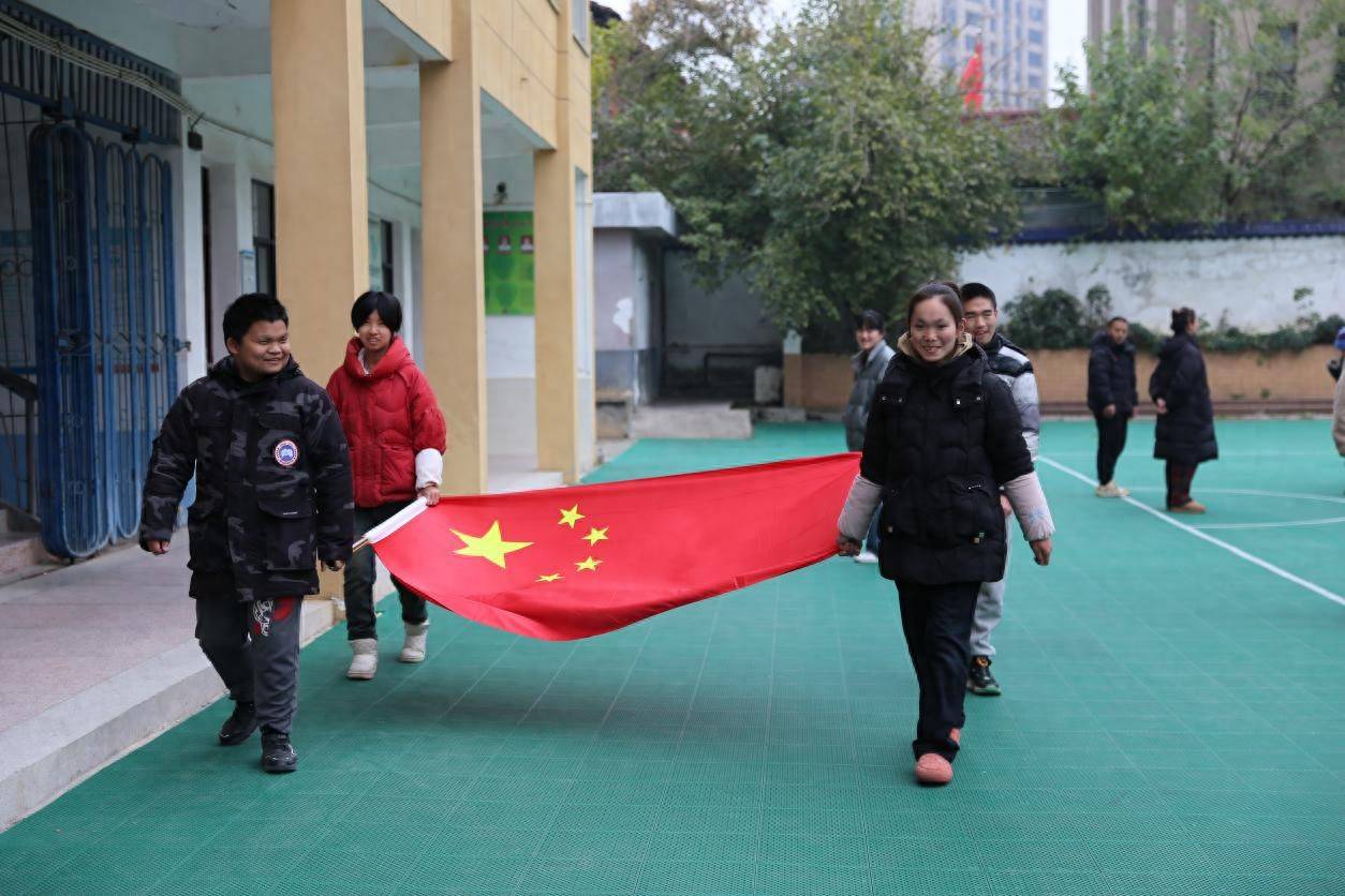 华容县特殊教育学校举办“趣味校园”亲子活动(图1) 华容县特殊教育学校举办“趣味校园”亲子活动(图1)