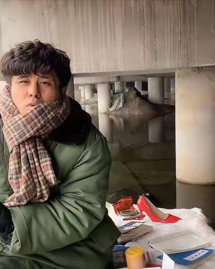 过气明星有多惨?工作晕倒,摆摊卖菜,负债百万,体面尽毁!