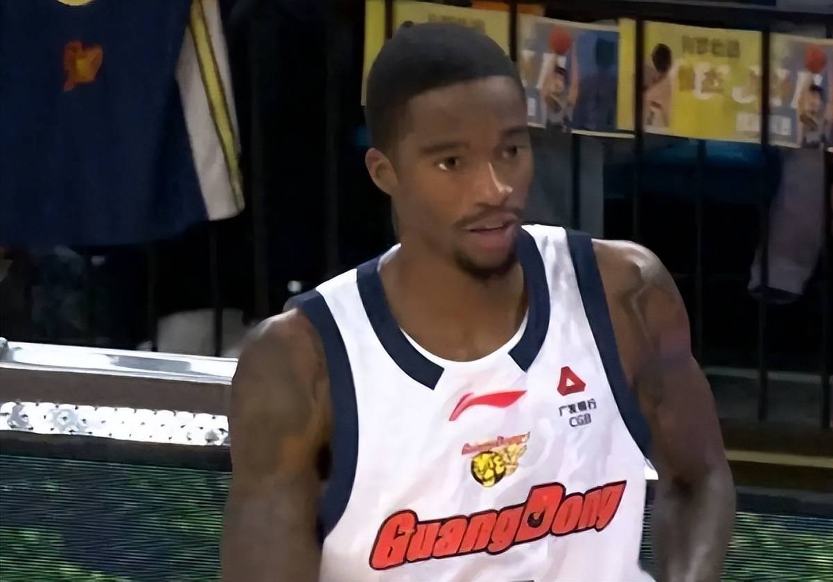 广东外援暴露2大问题，山西重磅引援抵达，郭艾伦与美女吃夜宵