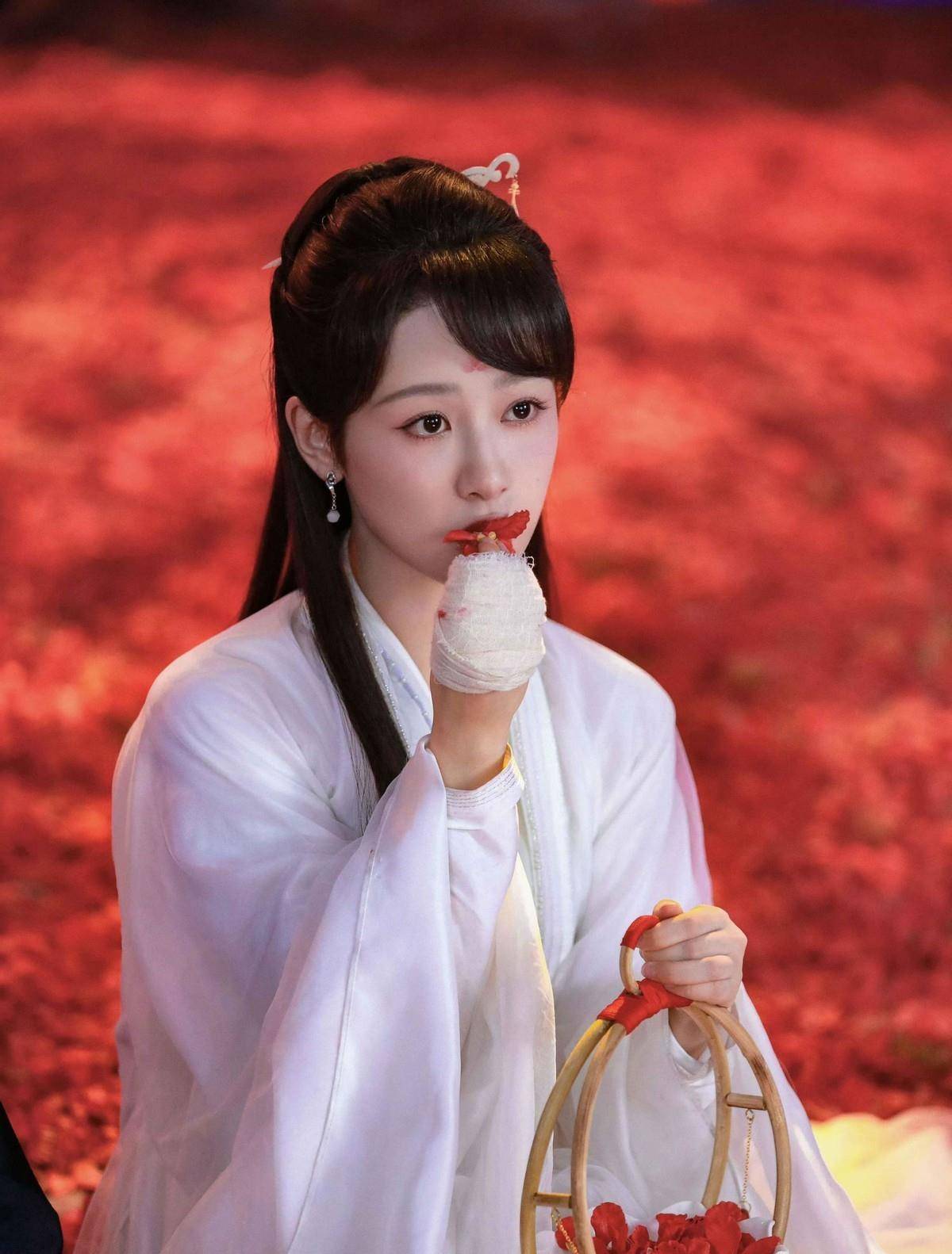 从《香蜜沉沉烬如霜》的邓伦,到《亲爱的,热爱的》的李现,似乎都验证