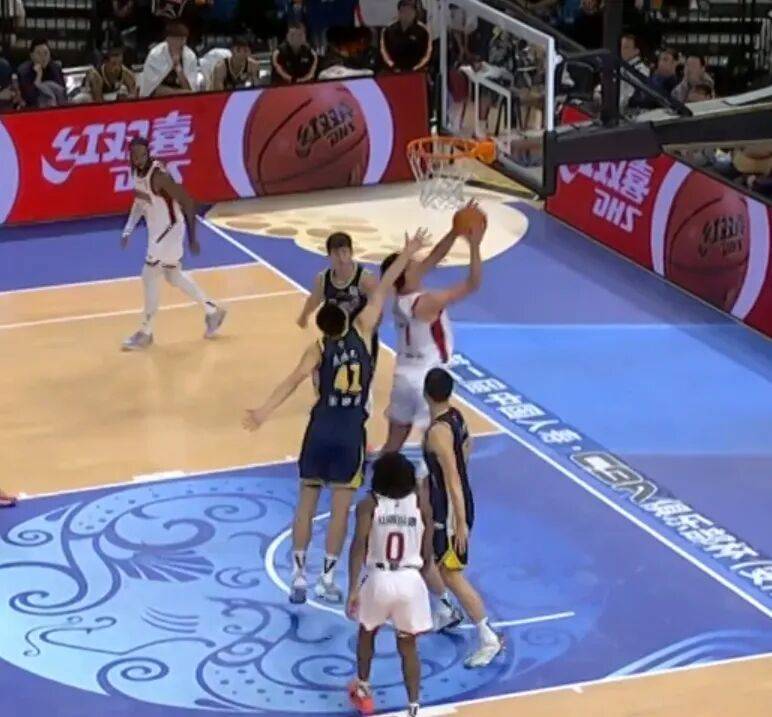 18岁“杜锋接班人”惊艳表现，广东男篮迎来新‘锋线大脑’