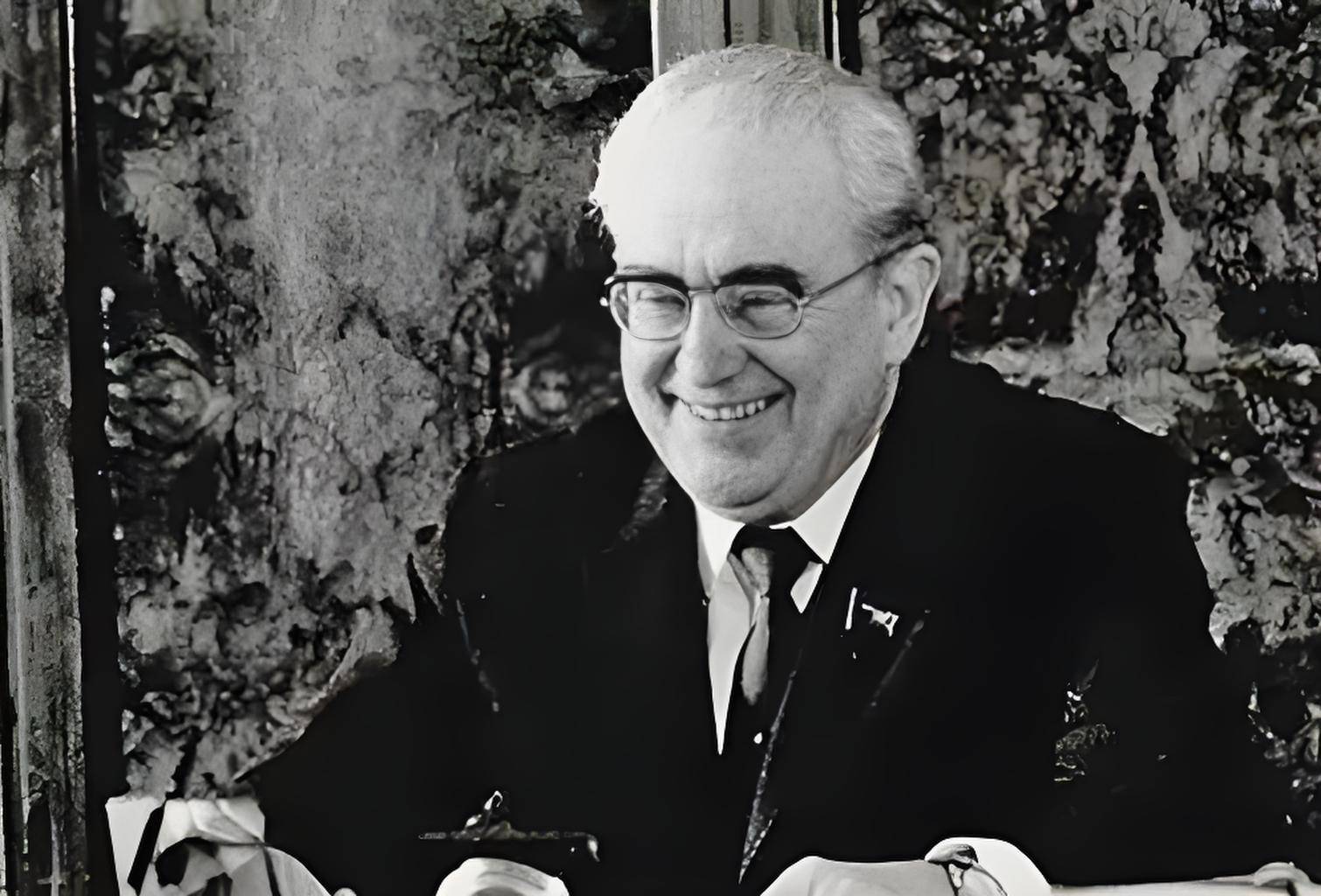 1956年,匈牙利爆发反政府武装行动,安德罗波夫建议出兵得到赏识