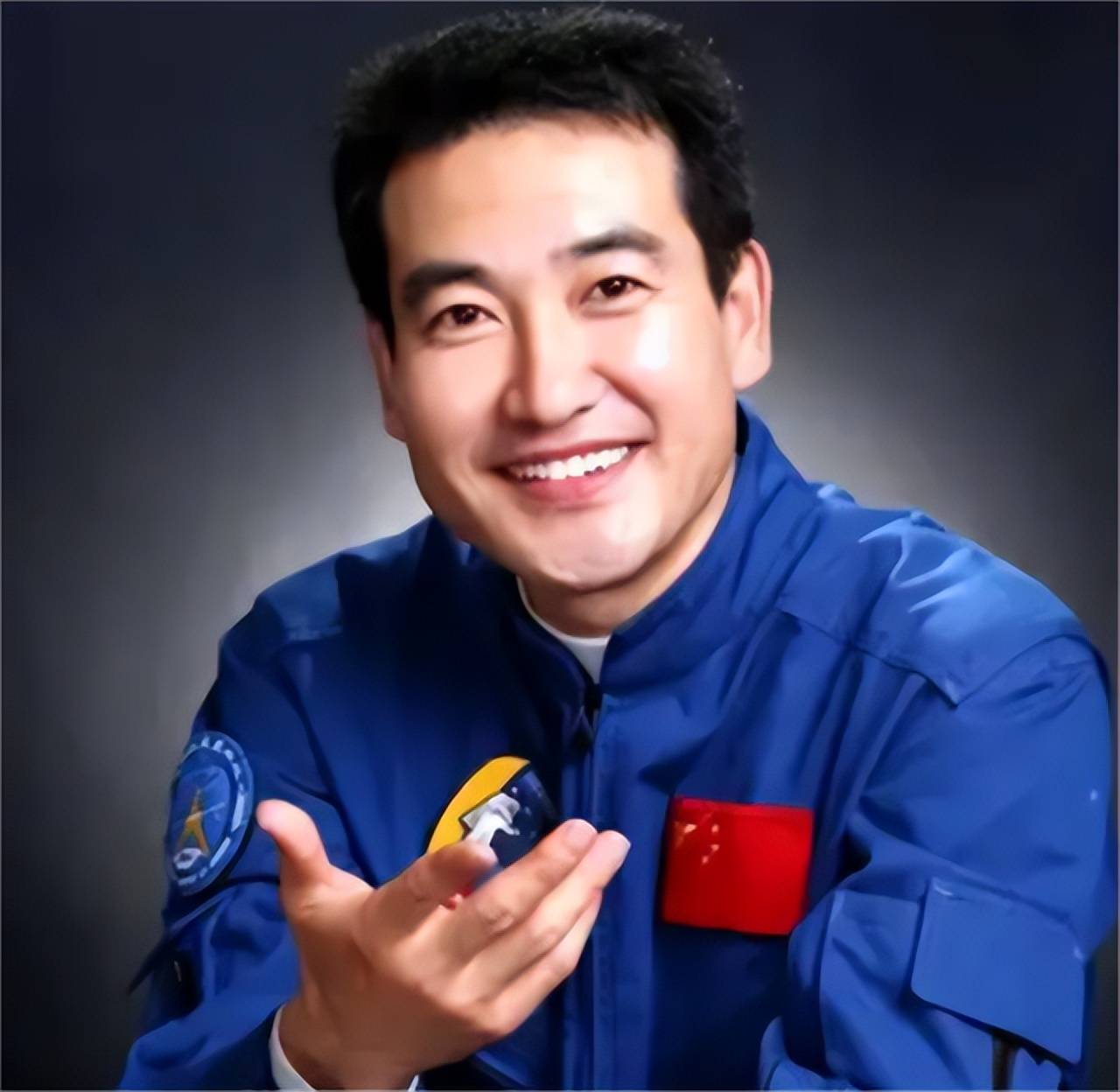 最终,翟志刚顺利通过体检,与其他航天员一同成为新中国第一代航天员