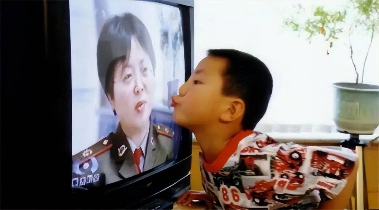 酒厂技术员麻一铭:岳父母反对仍娶女英雄陈薇,儿子让他骄傲