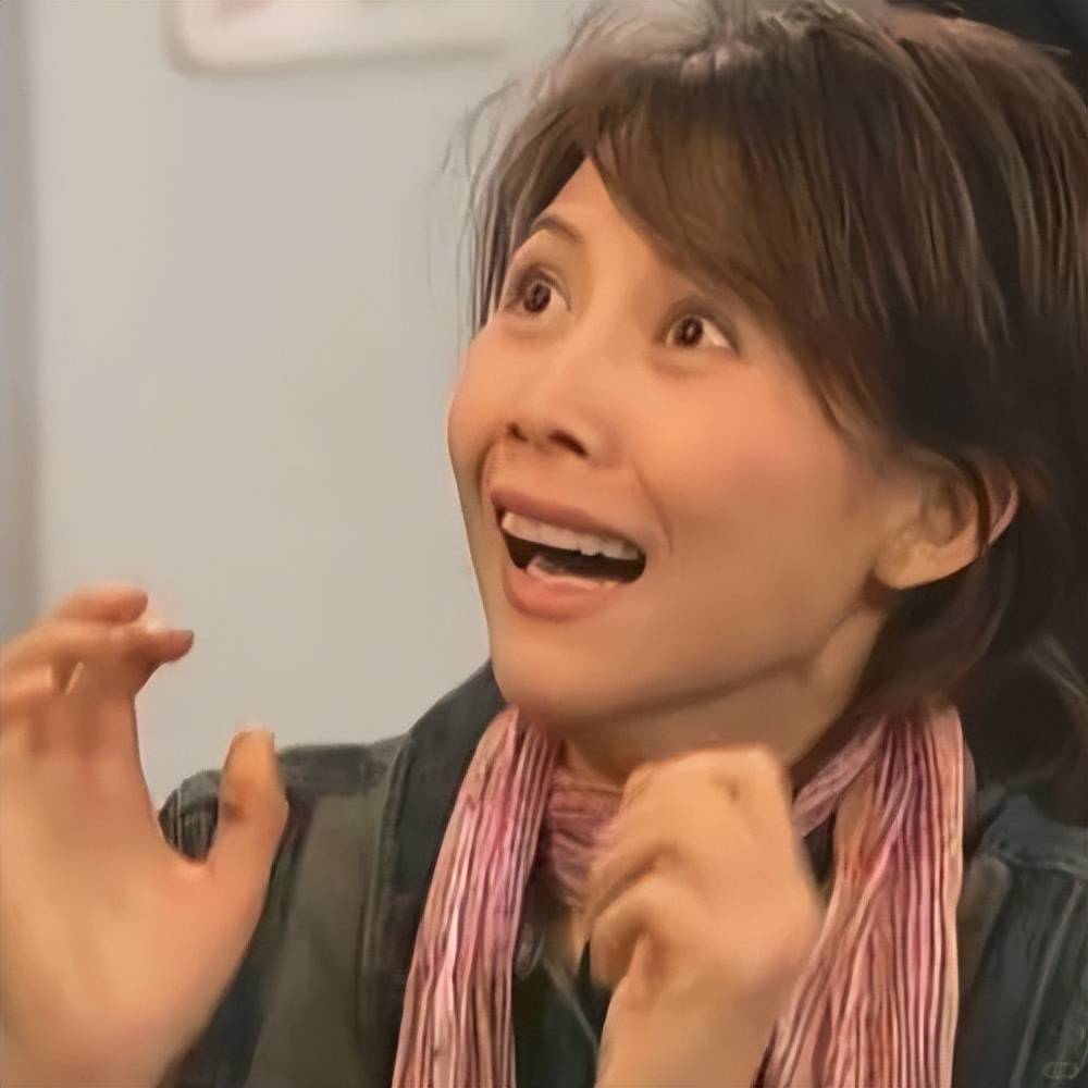 墙倒众人推!52岁蔡少芬为钱奔波瘦到脱相,王晶一个字都没说错