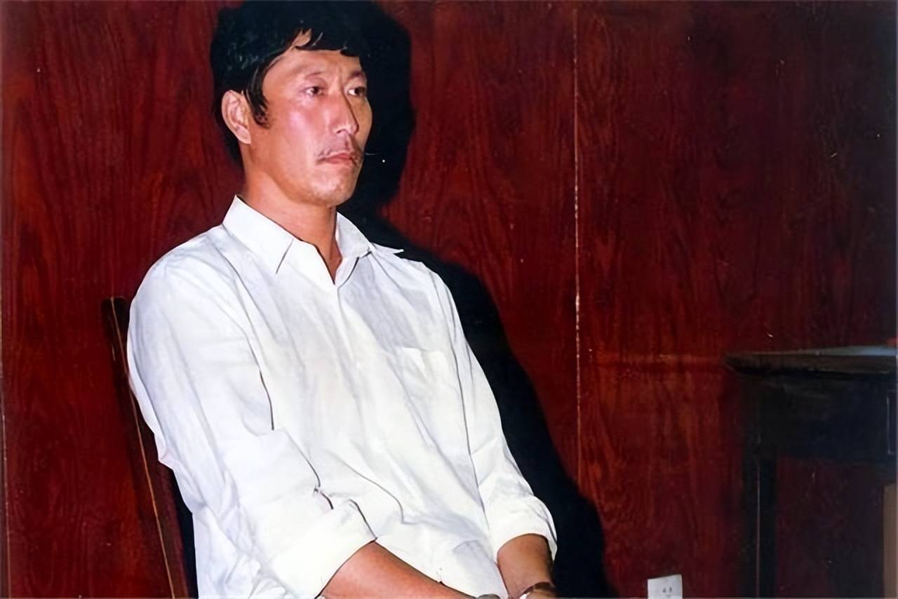 1998年白宝山被判死刑后,情人谢宗芬获刑12年,48岁出狱赶赴新疆