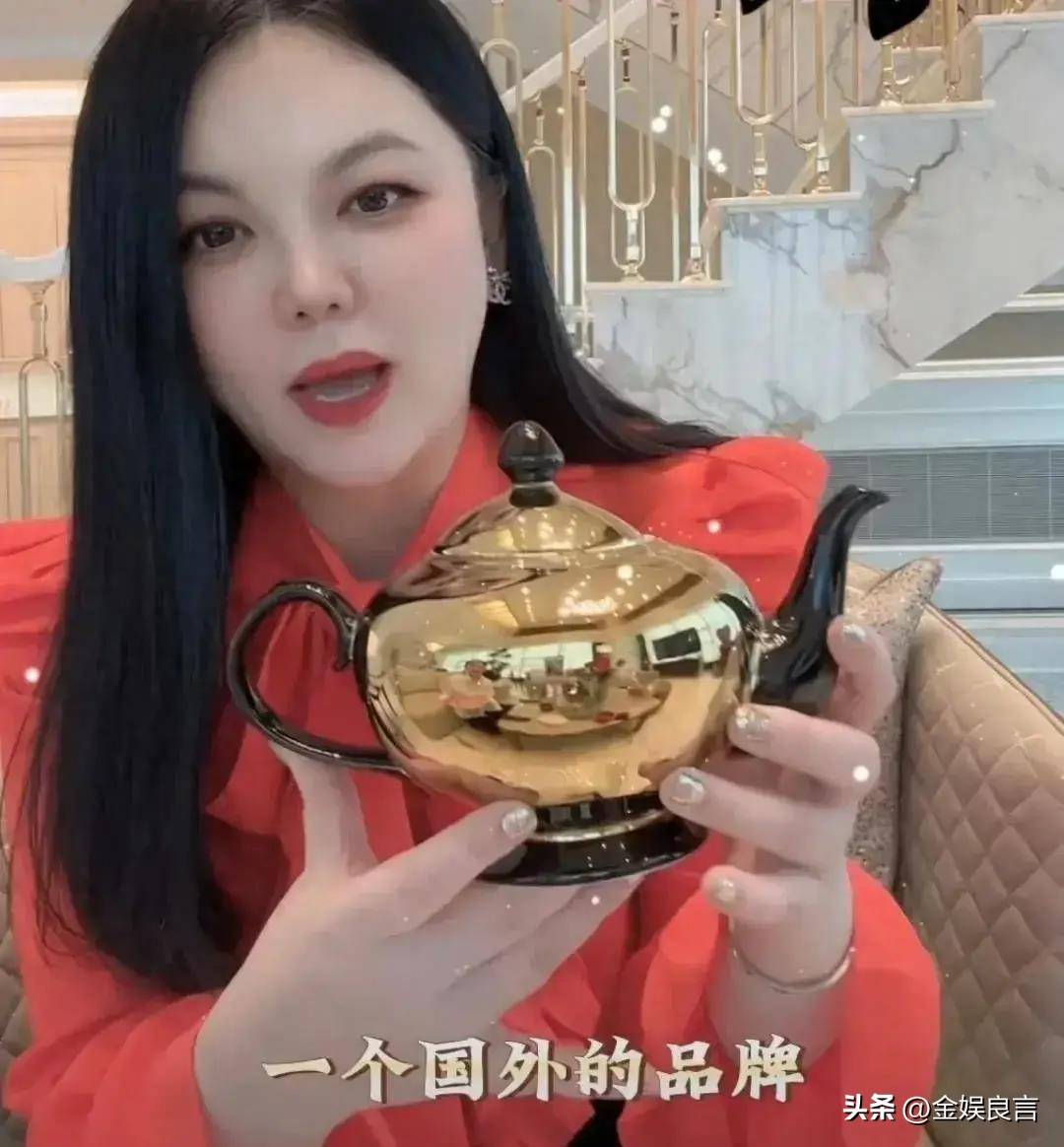 王诗龄又回国了穿一身奢侈品瘦了不少王岳伦被晾在身后无人问