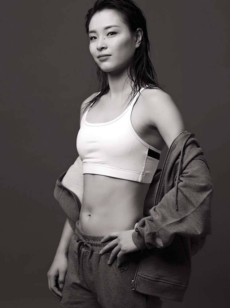 吴敏霞:退役后嫁平凡男孩,36岁生二胎,一家4口幸福美满