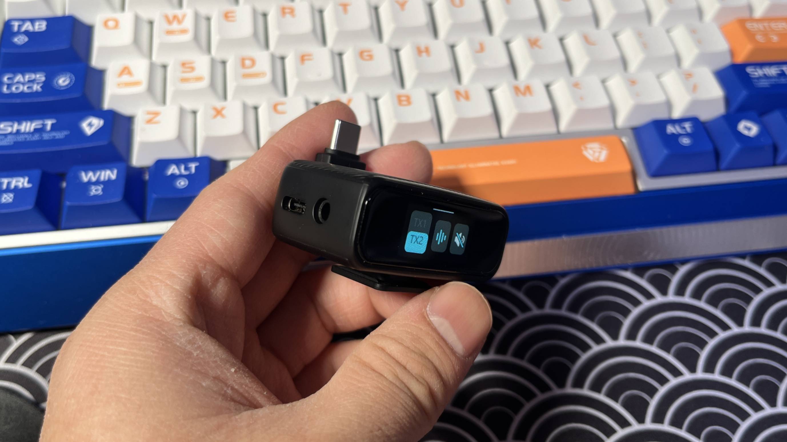 AI降噪+触控屏加持,全场景收音神器:南卡QMic无线领夹麦克风